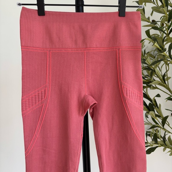 • [Fabletics] Ribbed Leggings • - Picture 2 of 7